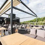 M1 Club Hotel 